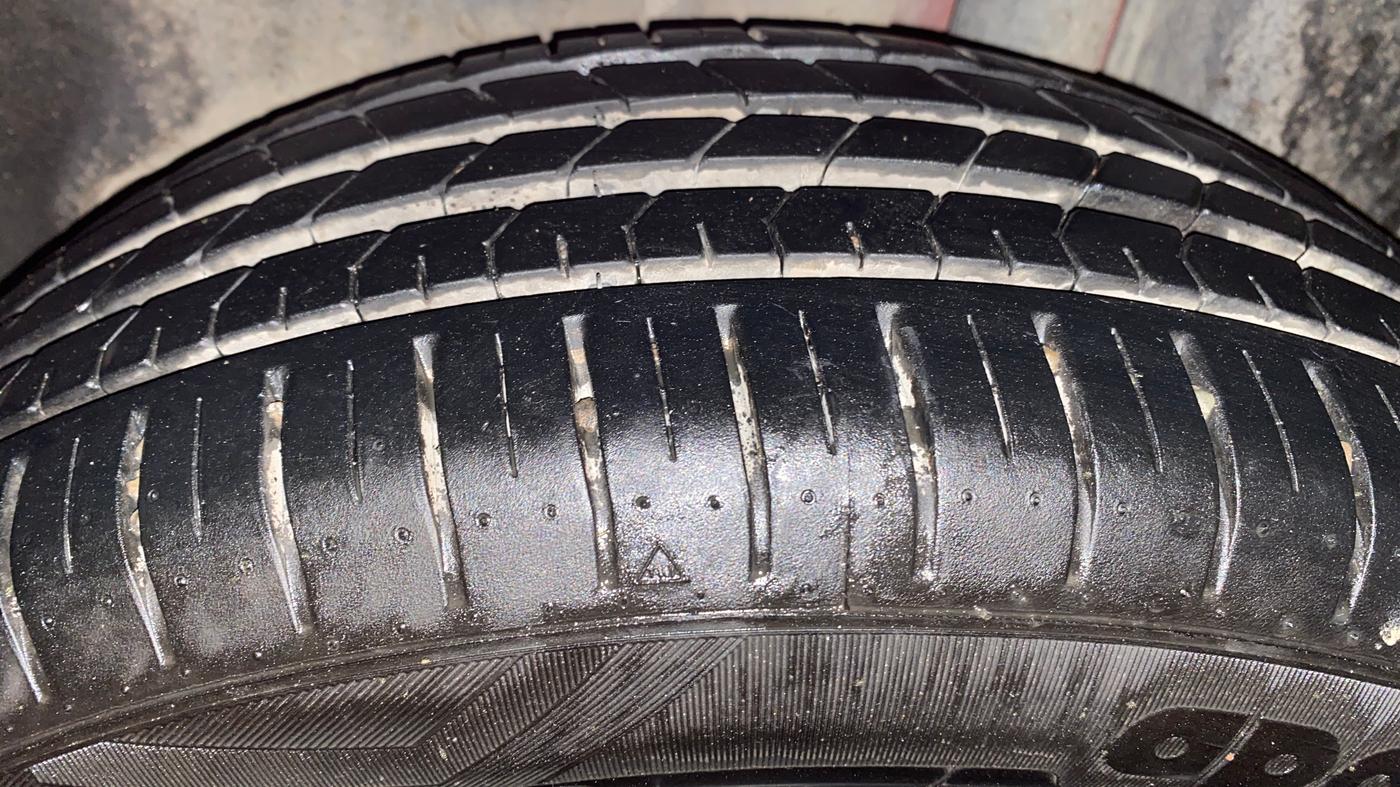 2017 Maruti Ciaz ALPHA  AT 1.4  PETROL, Petrol, Automatic, 68,260 km, Left Rear Tyre Tread