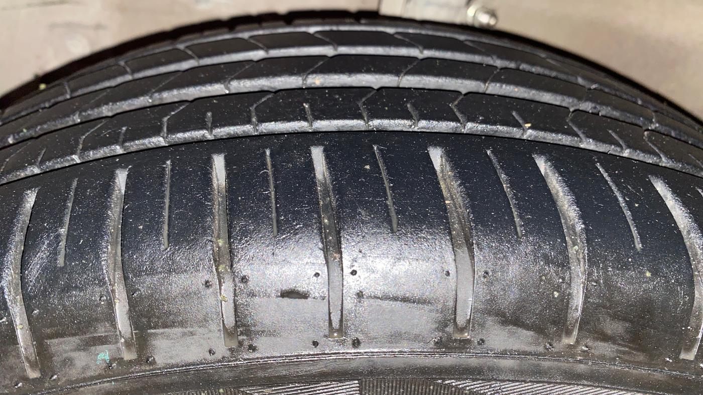 2017 Maruti Ciaz ALPHA  AT 1.4  PETROL, Petrol, Automatic, 68,260 km, Left Front Tyre Tread