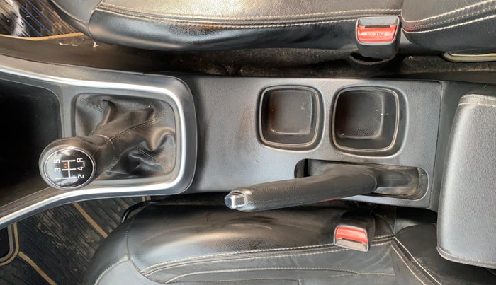 2018 Maruti S Cross ALPHA 1.3, Diesel, Manual, 60,172 km, Gear Lever