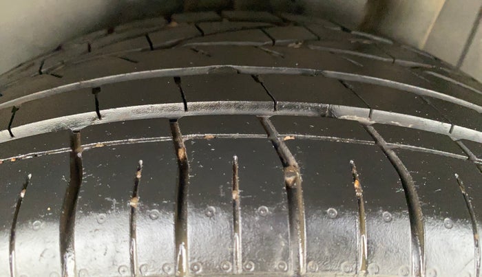 2018 Maruti S Cross ALPHA 1.3, Diesel, Manual, 60,172 km, Left Rear Tyre Tread