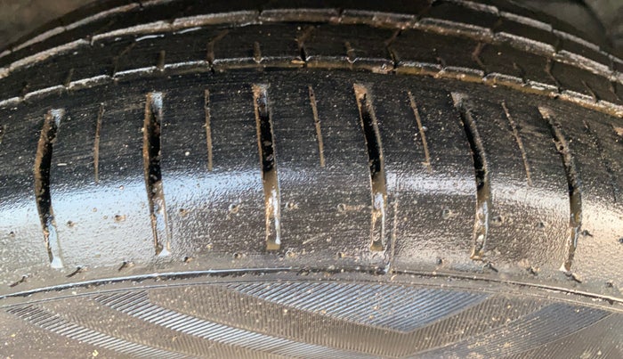 2018 Maruti Baleno ZETA PETROL 1.2, Petrol, Manual, 94,650 km, Right Front Tyre Tread