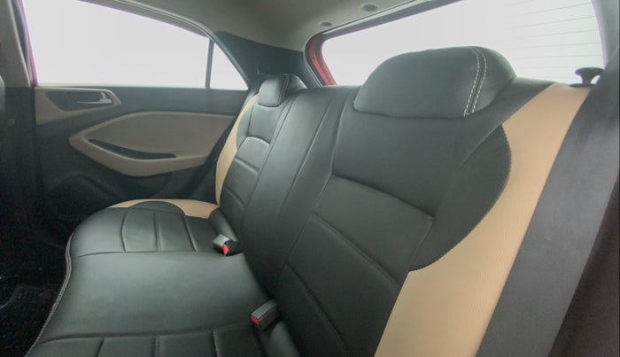 2017 Hyundai Elite i20 SPORTZ 1.2, Petrol, Manual, 39,104 km, Right Side Door Cabin View