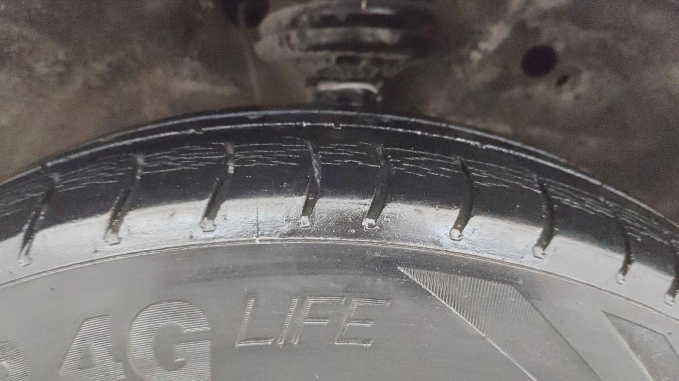 2014 Maruti Wagon R 1.0 LXI CNG, CNG, Manual, 1,35,909 km, Right Front Tyre Tread