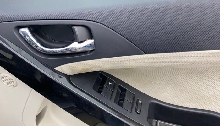 2022 Tata NEXON XZ PLUS PETROL SUNROOF, Petrol, Manual, 38,517 km, Driver Side Door Panels Control