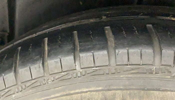 2014 Maruti Ertiga VXI, Petrol, Manual, 56,777 km, Left Rear Tyre Tread