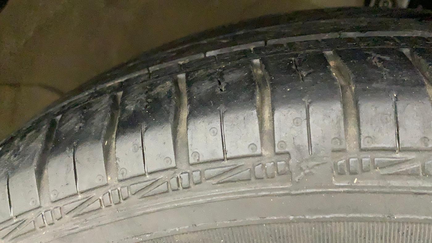 2014 Maruti Ertiga VXI, Petrol, Manual, 56,777 km, Right Front Tyre Tread