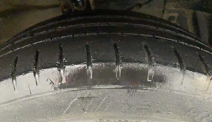 2018 Maruti Ciaz ALPHA  AT 1.5 SHVS PETROL, Petrol, Automatic, 85,423 km, Right Front Tyre Tread