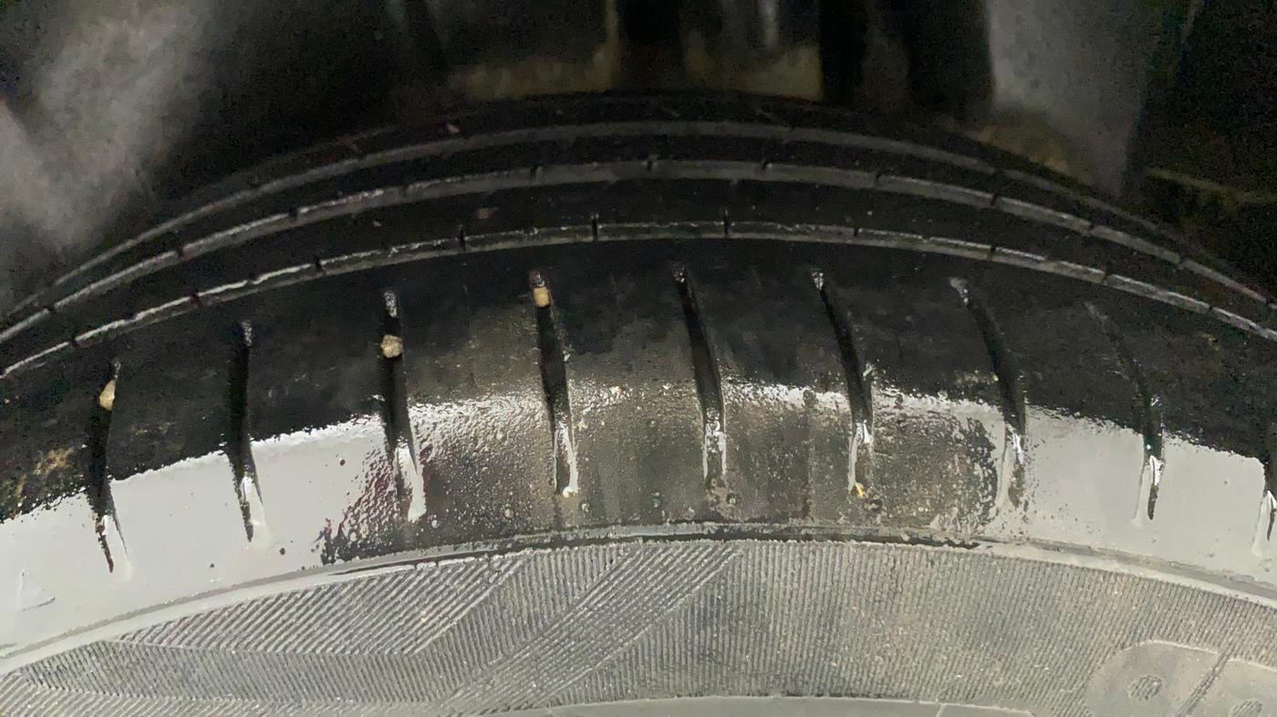 2018 Maruti Ciaz ALPHA  AT 1.5 SHVS PETROL, Petrol, Automatic, 85,423 km, Left Rear Tyre Tread