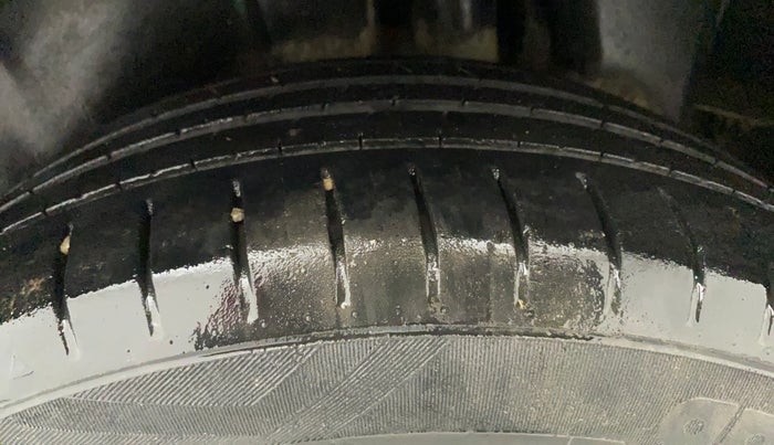 2018 Maruti Ciaz ALPHA  AT 1.5 SHVS PETROL, Petrol, Automatic, 85,423 km, Left Rear Tyre Tread