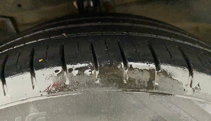 2018 Maruti Ciaz ALPHA  AT 1.5 SHVS PETROL, Petrol, Automatic, 85,423 km, Left Front Tyre Tread