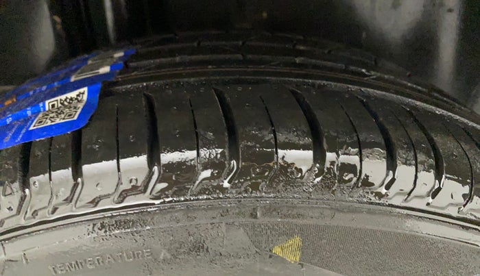 2018 Maruti Ciaz ALPHA  AT 1.5 SHVS PETROL, Petrol, Automatic, 85,423 km, Right Rear Tyre Tread