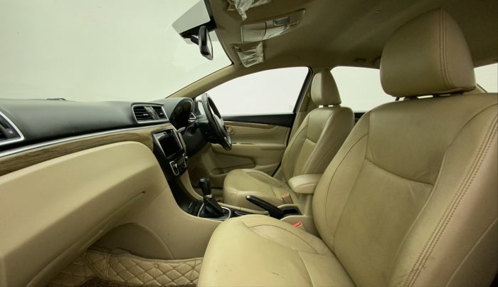 2018 Maruti Ciaz ALPHA  AT 1.5 SHVS PETROL, Petrol, Automatic, 85,423 km, Right Side Front Door Cabin