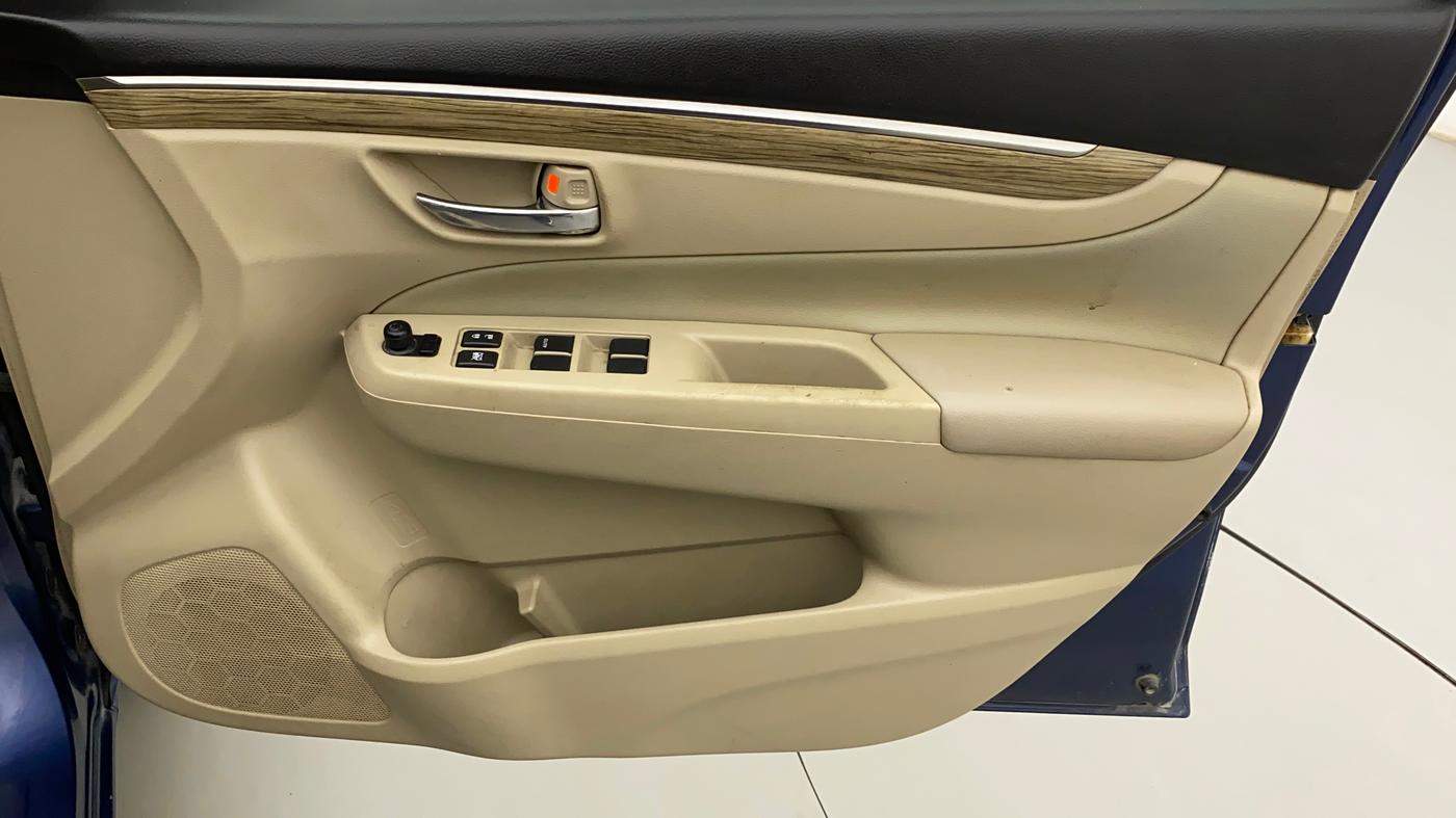 2018 Maruti Ciaz ALPHA  AT 1.5 SHVS PETROL, Petrol, Automatic, 85,423 km, Driver Side Door Panels Control