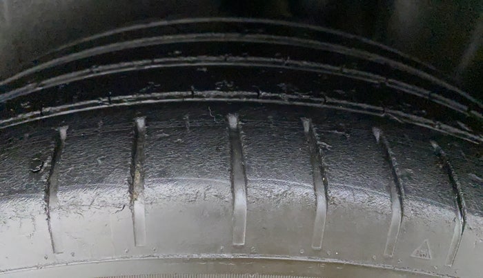 2017 Volkswagen Polo GT TSI 1.2 PETROL AT, Petrol, Automatic, 76,403 km, Left Front Tyre Tread