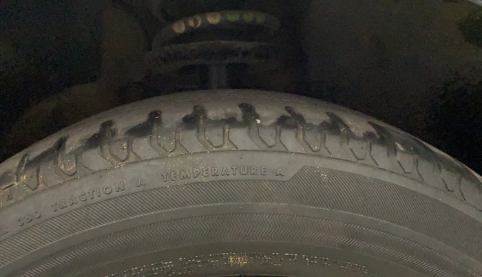 2016 Volkswagen Ameo COMFORTLINE 1.2L, Petrol, Manual, 92,913 km, Right Front Tyre Tread