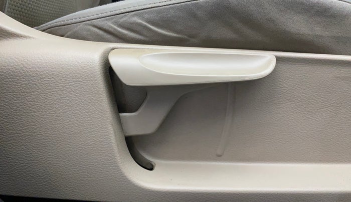 2016 Volkswagen Ameo COMFORTLINE 1.2L, Petrol, Manual, 92,913 km, Driver Side Adjustment Panel