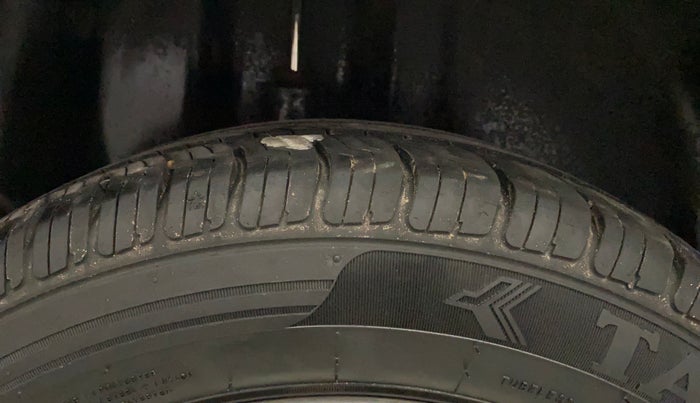 2016 Volkswagen Ameo COMFORTLINE 1.2L, Petrol, Manual, 92,913 km, Right Rear Tyre Tread