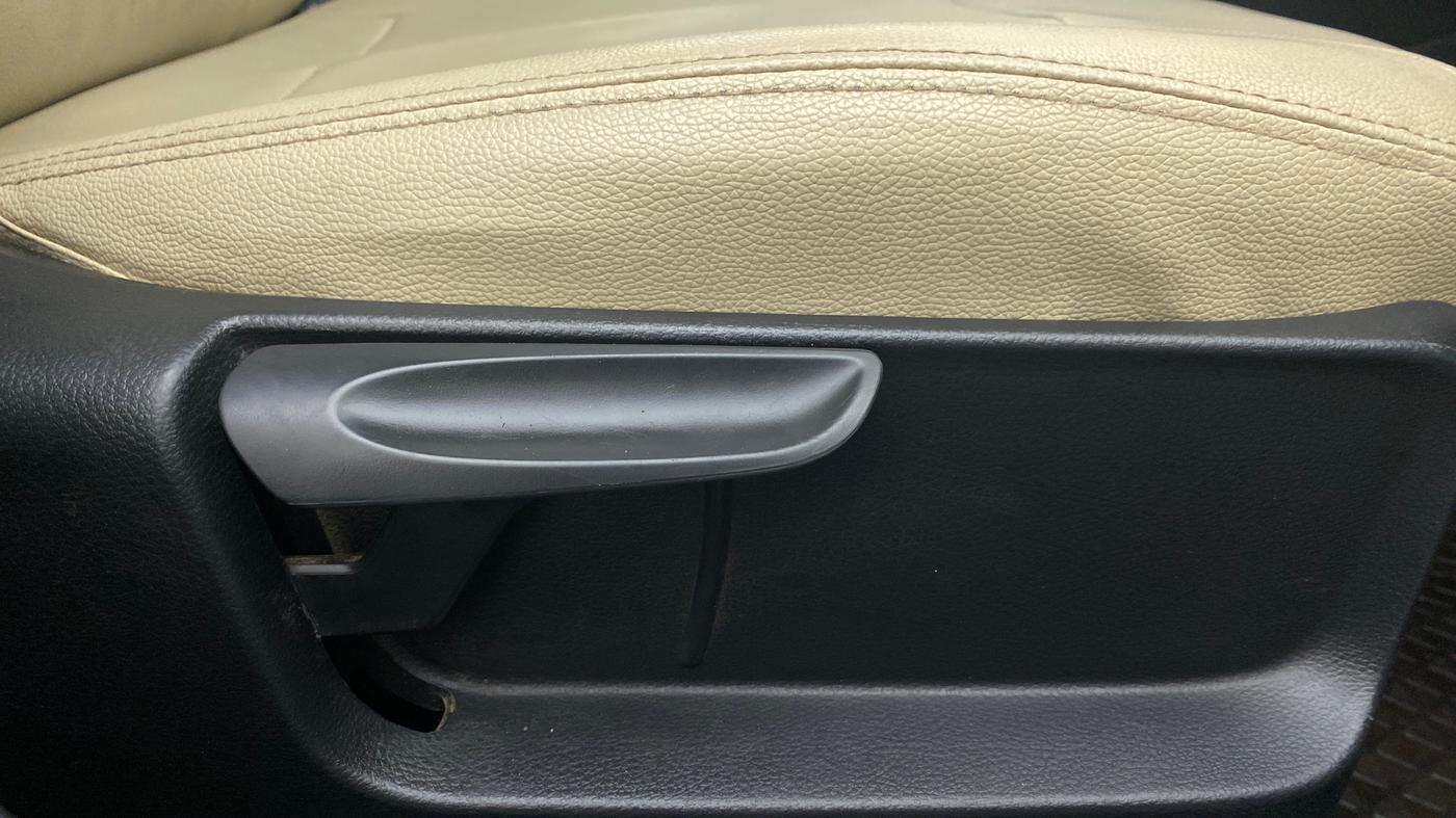2016 Volkswagen Polo COMFORTLINE 1.2L PETROL, Petrol, Manual, 77,067 km, Driver Side Adjustment Panel