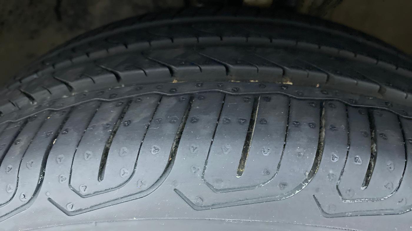 2016 Volkswagen Polo COMFORTLINE 1.2L PETROL, Petrol, Manual, 77,067 km, Left Front Tyre Tread
