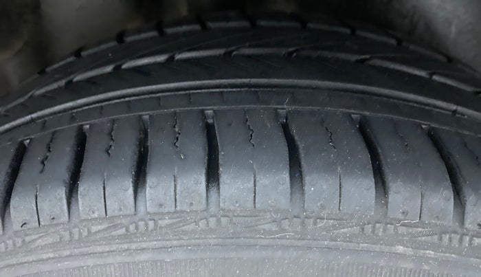 2016 Volkswagen Polo COMFORTLINE 1.2L PETROL, Petrol, Manual, 77,067 km, Right Rear Tyre Tread