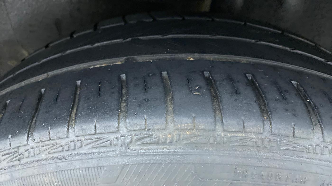 2016 Volkswagen Polo COMFORTLINE 1.2L PETROL, Petrol, Manual, 77,067 km, Left Rear Tyre Tread