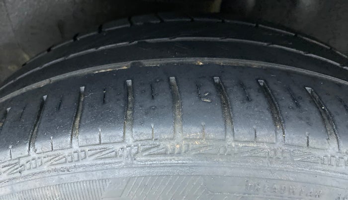 2016 Volkswagen Polo COMFORTLINE 1.2L PETROL, Petrol, Manual, 77,067 km, Left Rear Tyre Tread