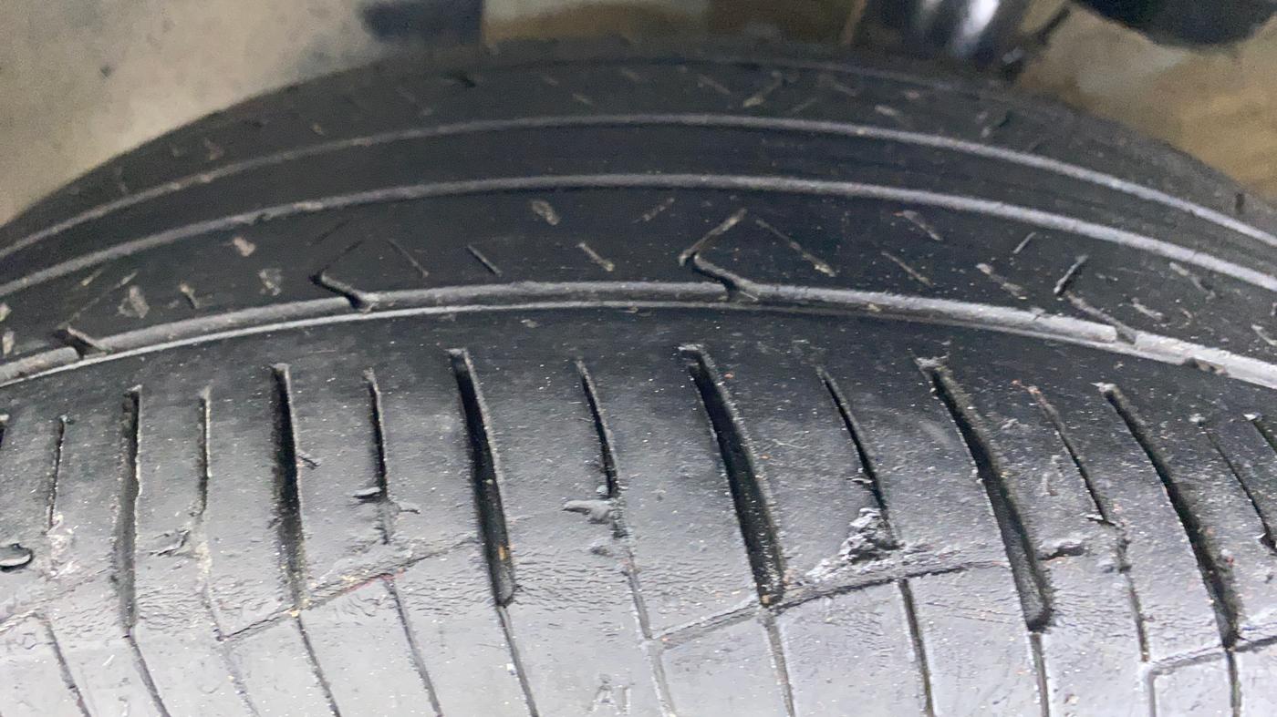 2017 Hyundai Verna 1.6 SX VTVT, Petrol, Manual, 24,434 km, Left Front Tyre Tread
