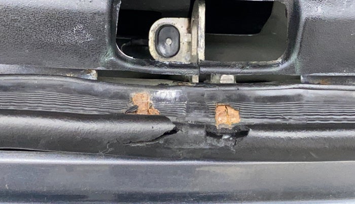 2013 Toyota Etios GD, Diesel, Manual, 58,797 km, Dicky (Boot door) - Weather strip has minor damage