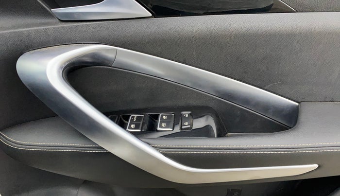 2020 MG HECTOR SHARP 1.5 DCT PETROL, Petrol, Automatic, 42,740 km, Driver Side Door Panels Control