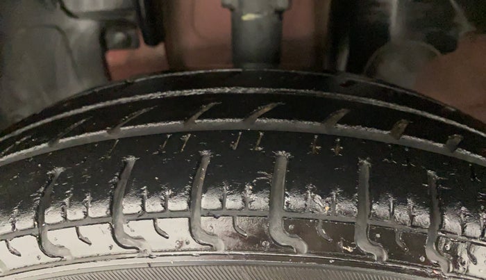 2017 Renault Kwid 1.0 RXT Opt AT, Petrol, Automatic, 21,426 km, Left Front Tyre Tread