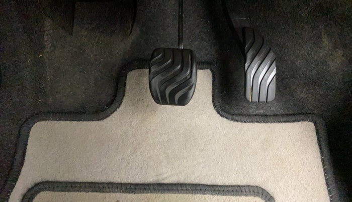 2017 Renault Kwid 1.0 RXT Opt AT, Petrol, Automatic, 21,426 km, Pedals