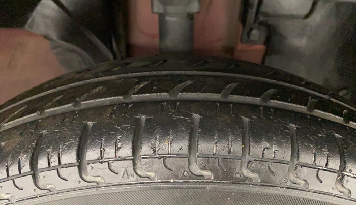 2017 Renault Kwid 1.0 RXT Opt AT, Petrol, Automatic, 21,426 km, Right Front Tyre Tread