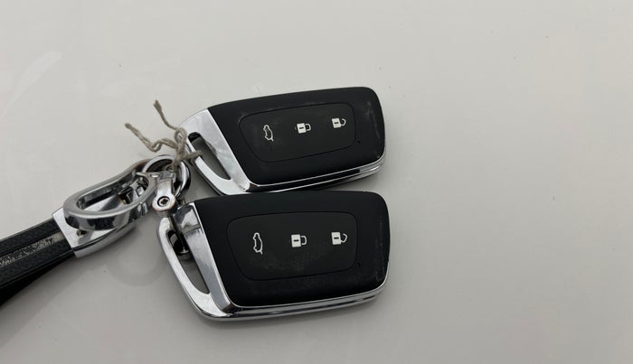 2023 MG HECTOR SHARP PRO 1.5 PETROL TURBO CVT PETROL, Petrol, Automatic, 22,677 km, Key Close Up