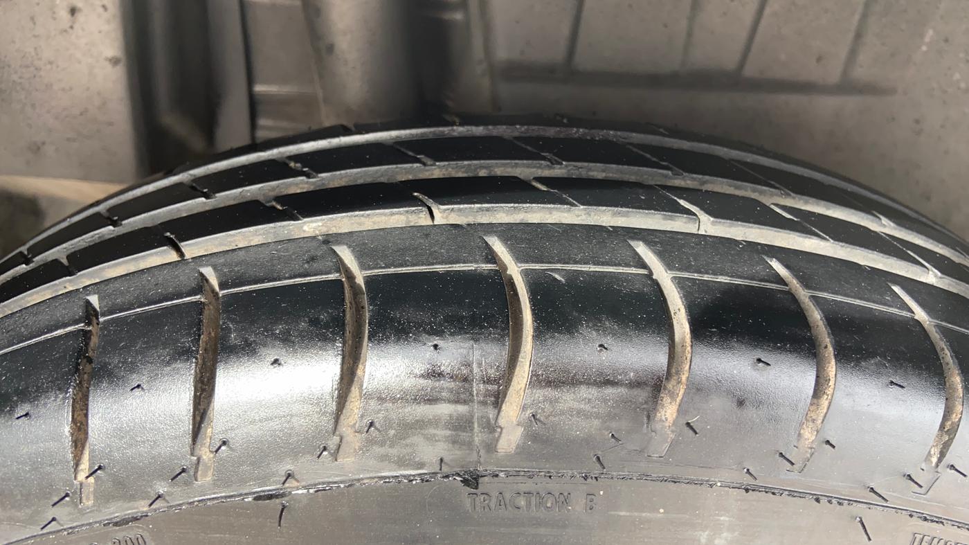 2018 Maruti Dzire VXI AMT, Petrol, Automatic, 60,108 km, Right Rear Tyre Tread