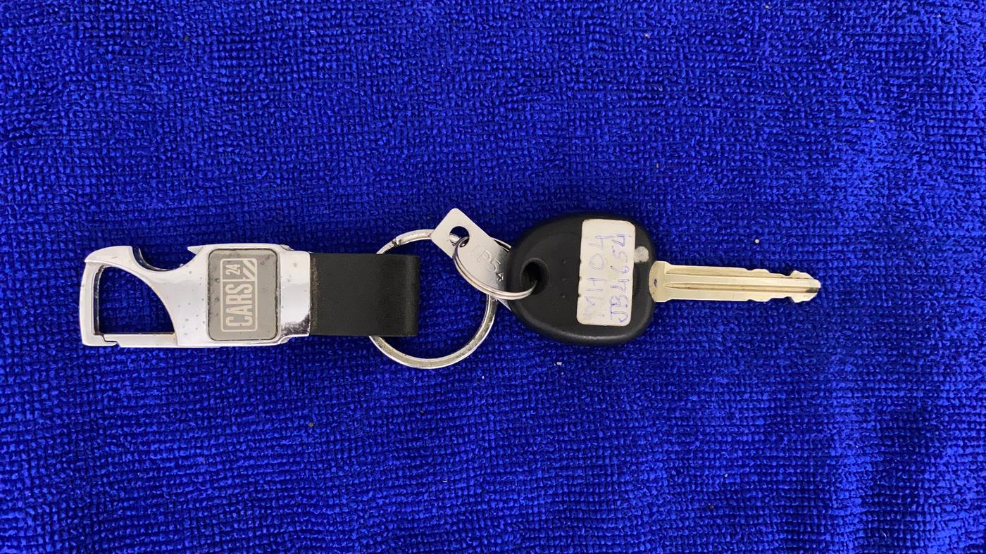 2017 Hyundai Xcent E+, Petrol, Manual, 23,024 km, Key Close Up