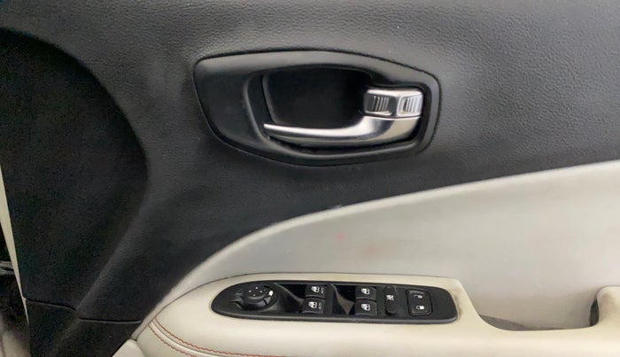 2018 Jeep Compass LIMITED (O) 1.4 PETROL AT, Petrol, Automatic, 61,847 km, Driver Side Door Panels Control