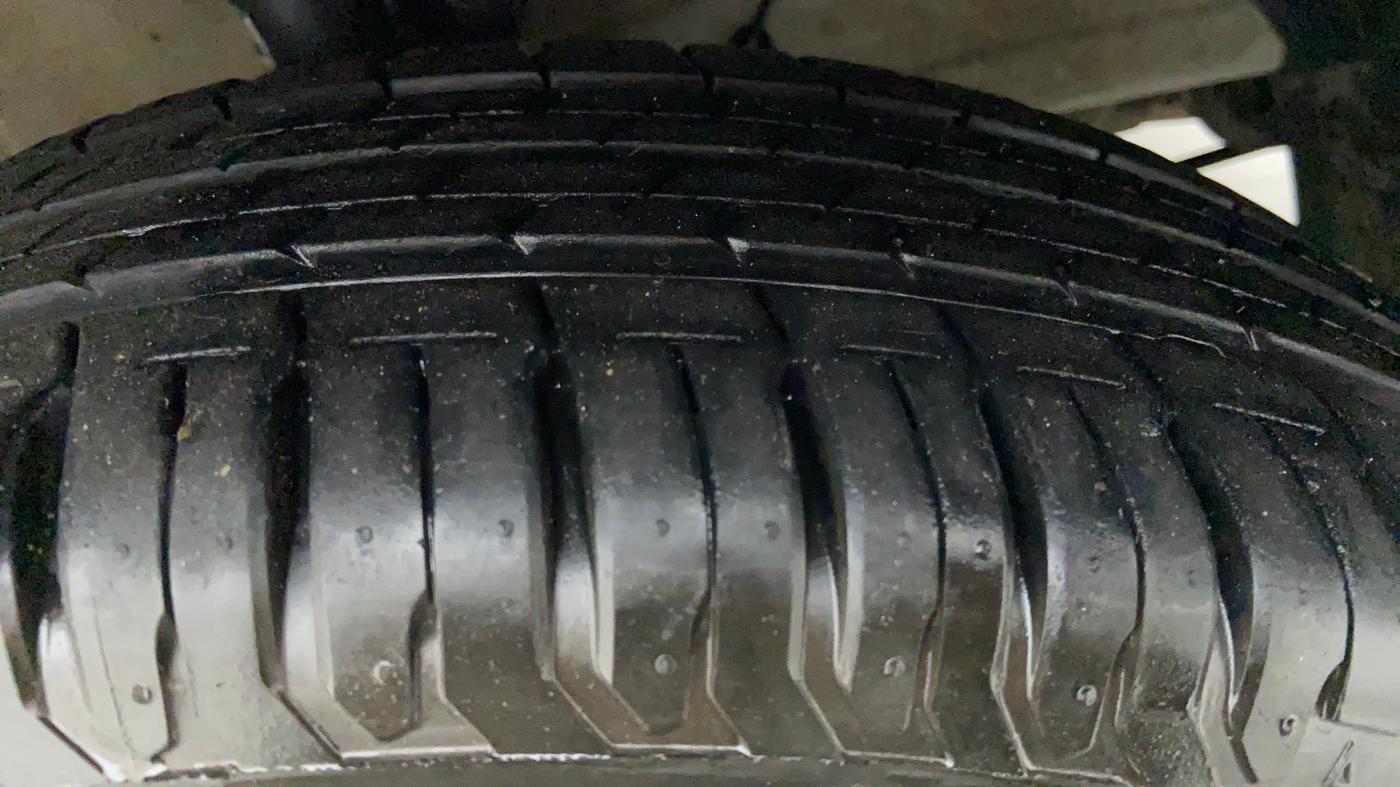 2019 Maruti Ertiga VXI SHVS, Petrol, Manual, 11,476 km, Right Front Tyre Tread