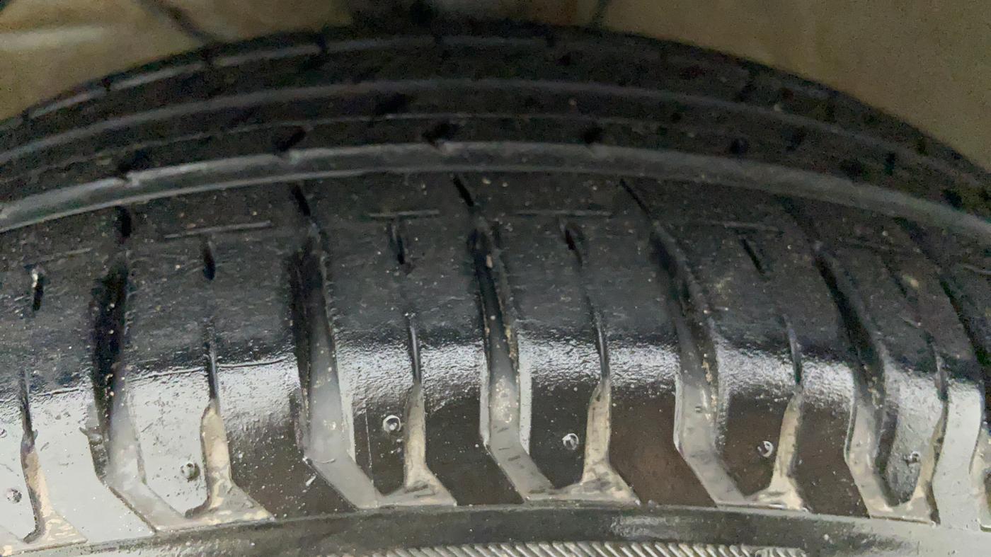 2019 Maruti Ertiga VXI SHVS, Petrol, Manual, 11,476 km, Left Front Tyre Tread