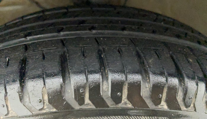 2019 Maruti Ertiga VXI SHVS, Petrol, Manual, 11,476 km, Left Front Tyre Tread