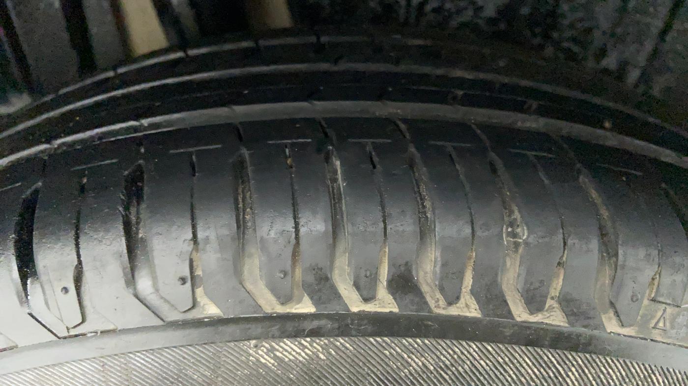 2019 Maruti Ertiga VXI SHVS, Petrol, Manual, 11,476 km, Right Rear Tyre Tread