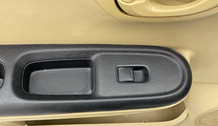 2014 Honda Amaze 1.2 EXMT I VTEC, Petrol, Manual, 77,120 km, Left front window switch / handle - Power window makes minor noise