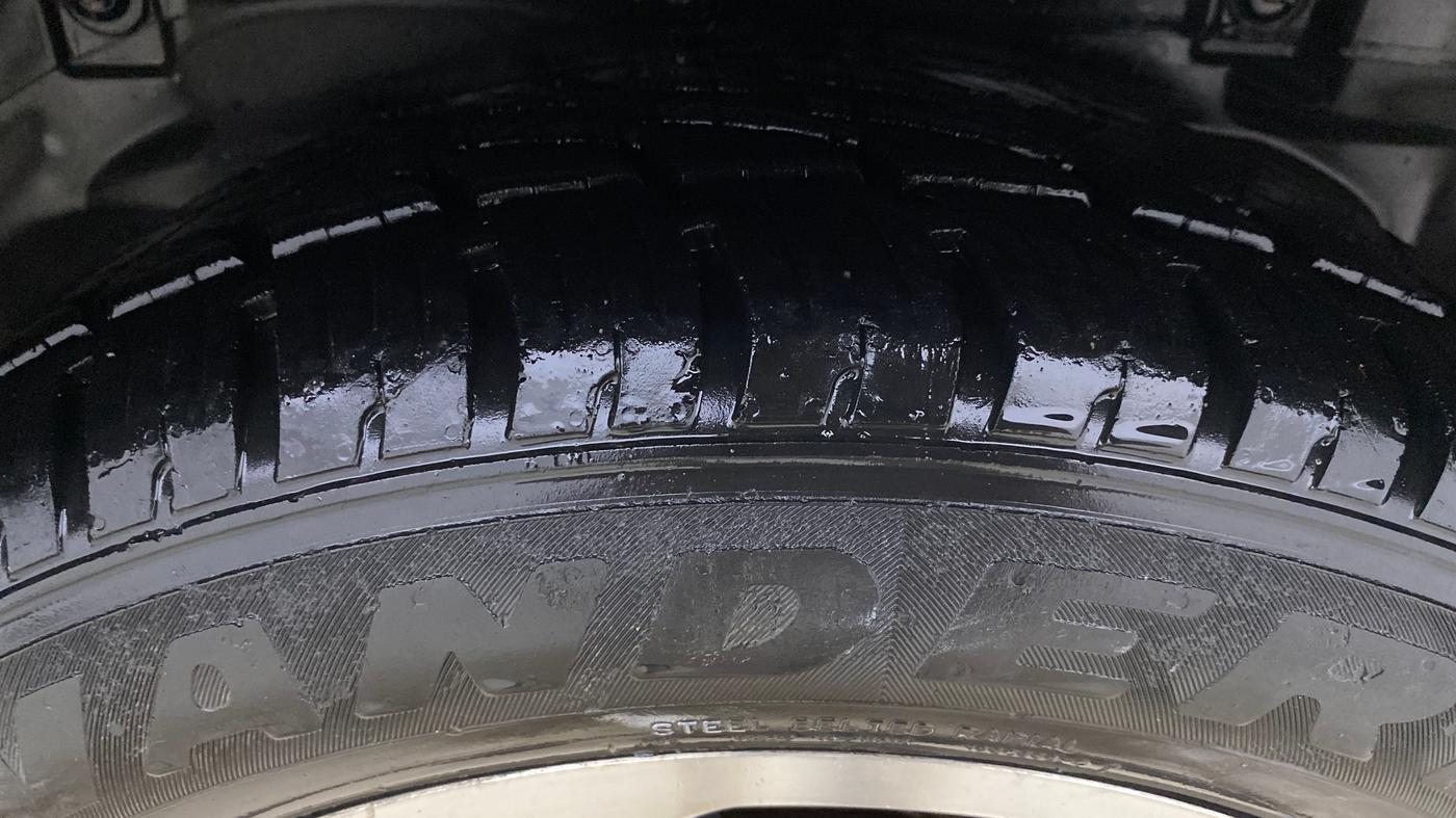 2017 Tata Hexa XT 4X2 7 STR, Diesel, Manual, 98,938 km, Left Rear Tyre Tread