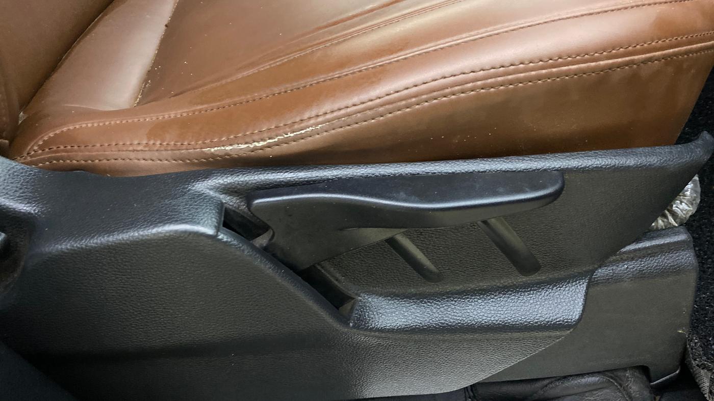 2017 Tata Hexa XT 4X2 7 STR, Diesel, Manual, 98,938 km, Driver Side Adjustment Panel
