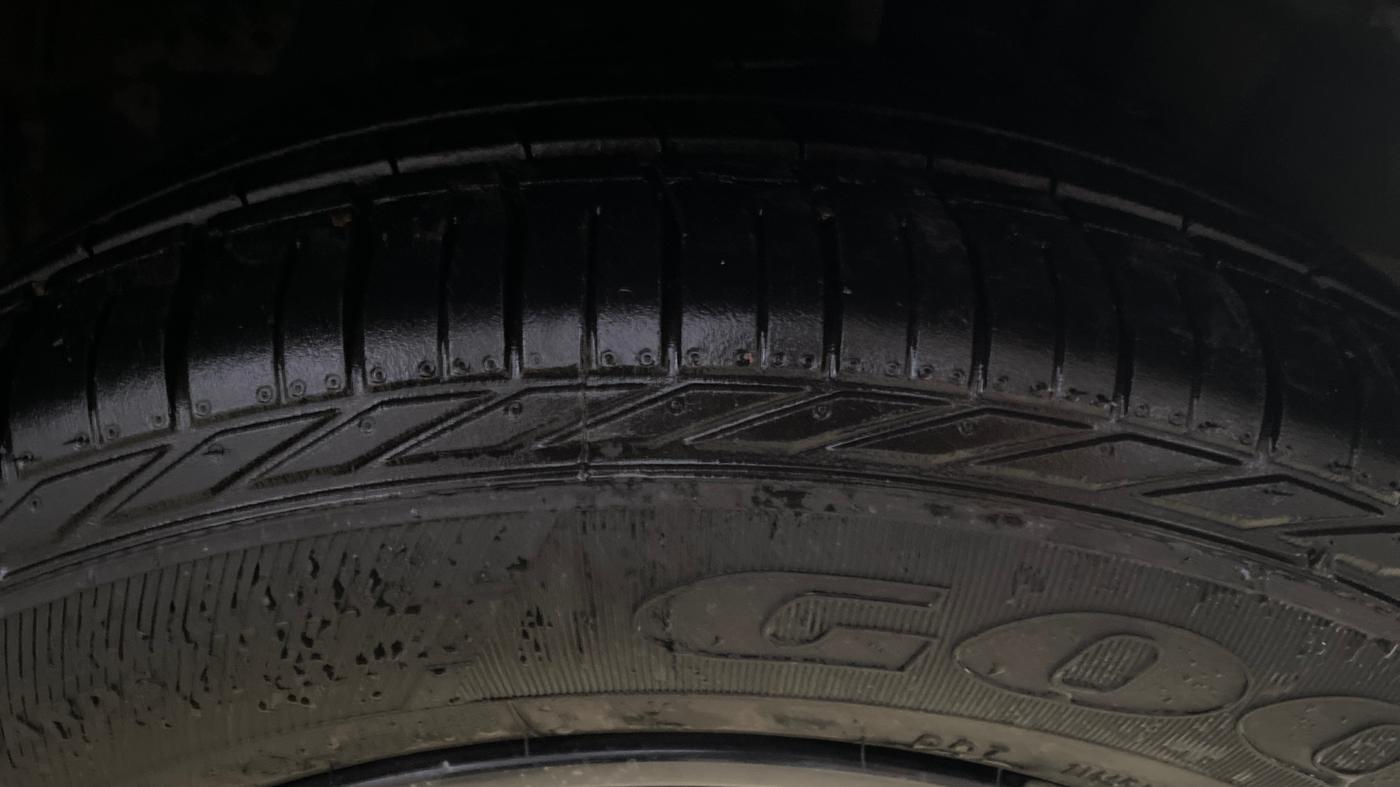 2022 Tata NEXON XZA PLUS (PREMIUM) KAZIRANGA PETROL, Petrol, Automatic, 14,871 km, Right Front Tyre Tread