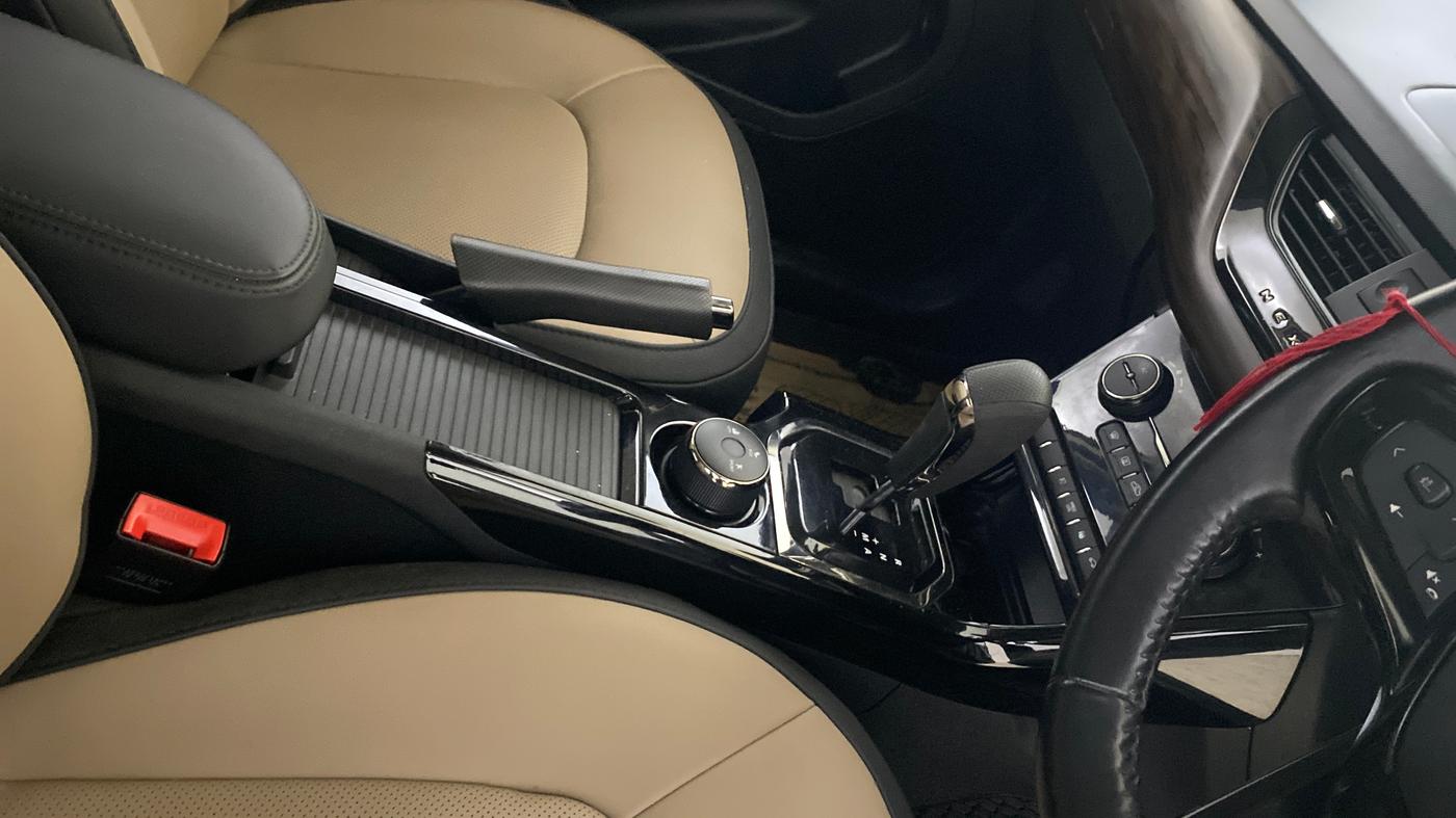 2022 Tata NEXON XZA PLUS (PREMIUM) KAZIRANGA PETROL, Petrol, Automatic, 14,871 km, Gear Lever