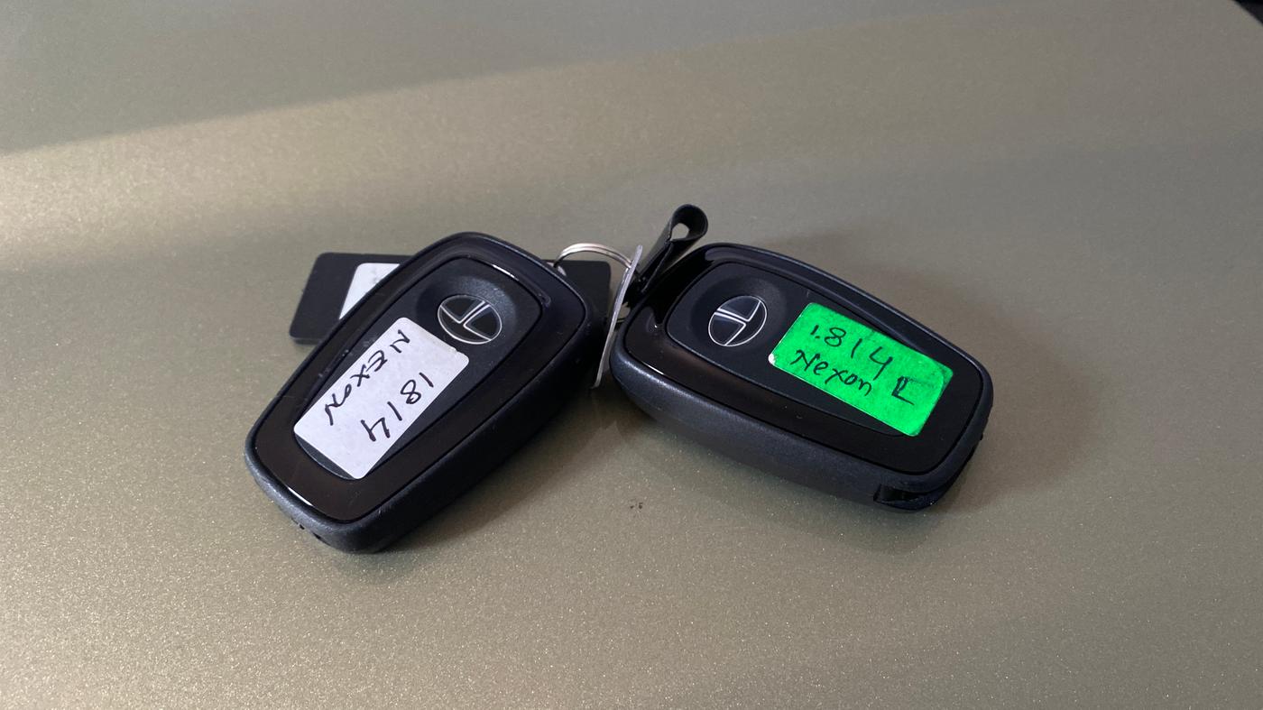 2022 Tata NEXON XZA PLUS (PREMIUM) KAZIRANGA PETROL, Petrol, Automatic, 14,871 km, Key Close Up
