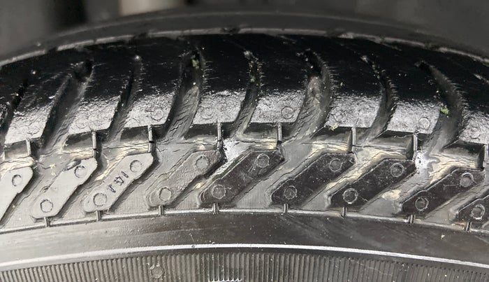 2017 Ford Figo Aspire 1.2 TITANIUM PETROL, Petrol, Manual, 42,755 km, Right Rear Tyre Tread