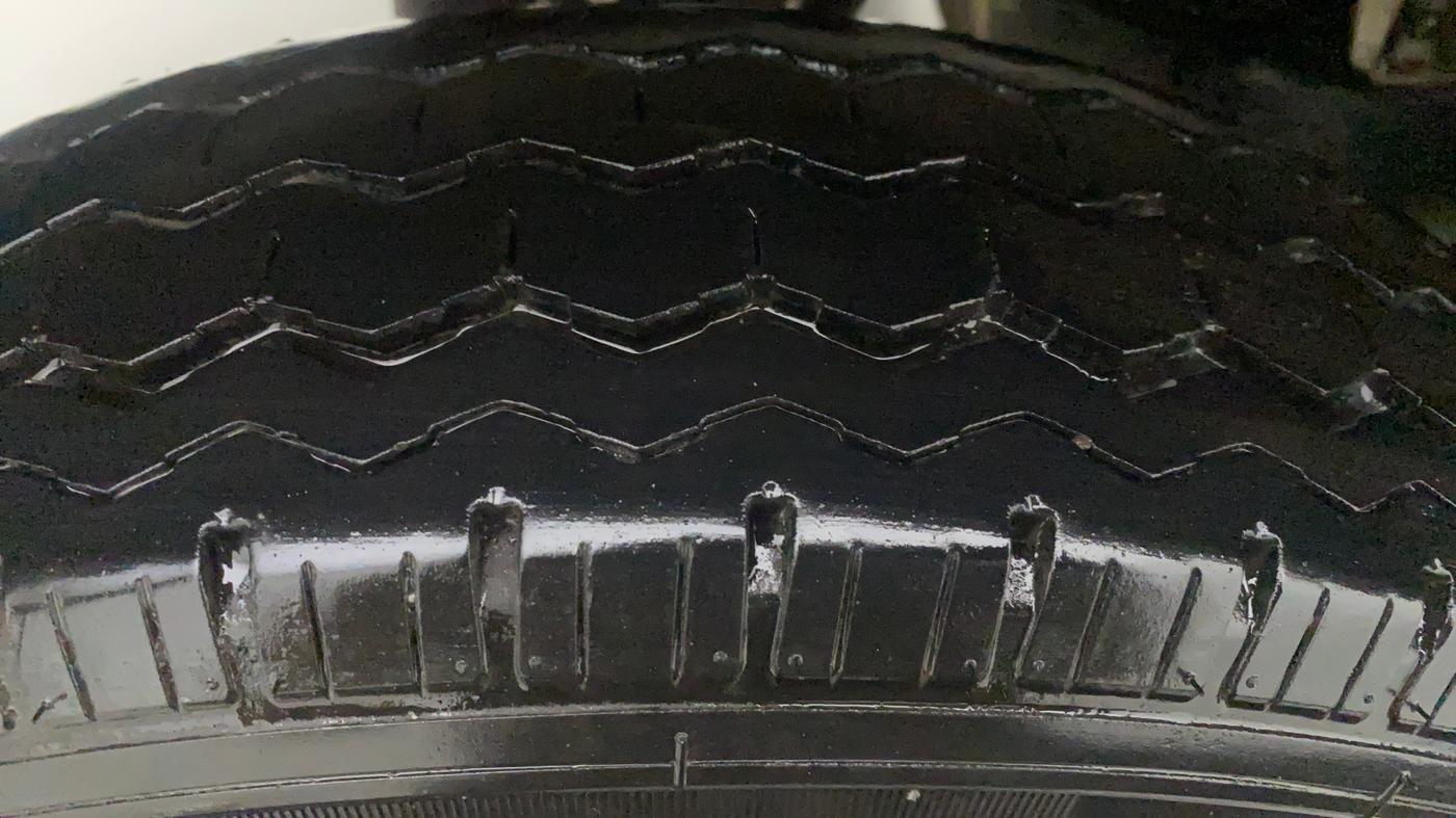2022 Maruti Eeco 5 STR AC CNG (O), CNG, Manual, 16,717 km, Right Front Tyre Tread