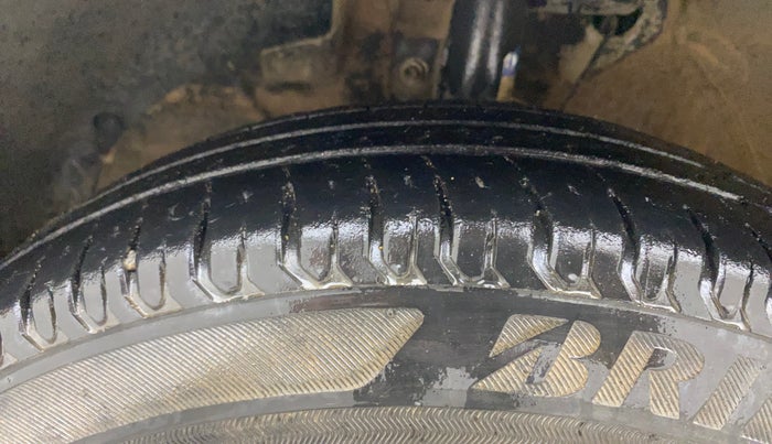 2020 Maruti Swift VXI, Petrol, Manual, 65,501 km, Left Front Tyre Tread