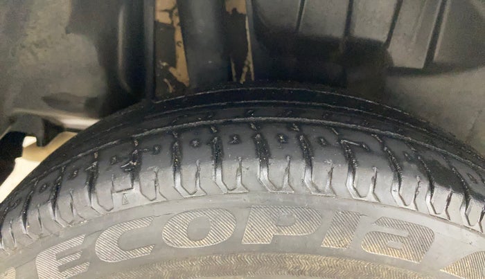2020 Maruti Swift VXI, Petrol, Manual, 65,501 km, Right Rear Tyre Tread